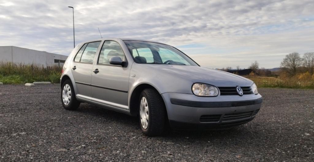 VW GOLF 4 1ER PROPRIÉTAIRE, Argent ou Gris, Achat, Entretenue par le concessionnaire, Noir