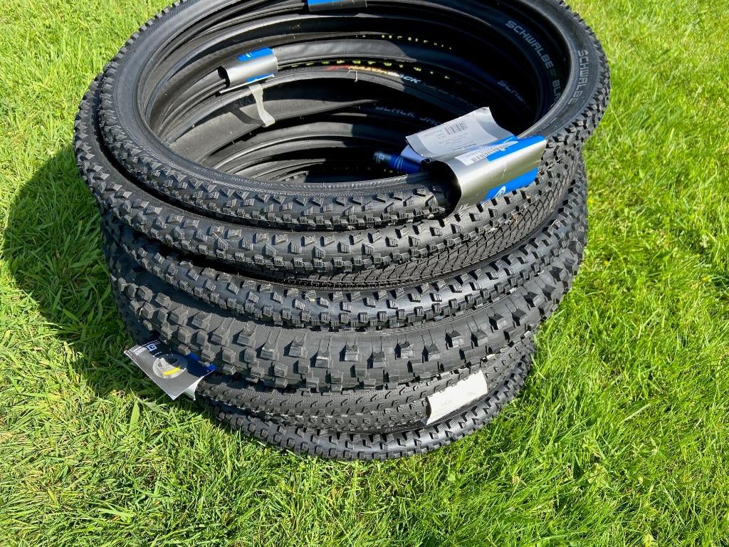 lot van 12 nieuwe buitenbanden voor 24" wielen, Fietsen en Brommers, Ophalen, Band, Nieuw, Kinderfiets