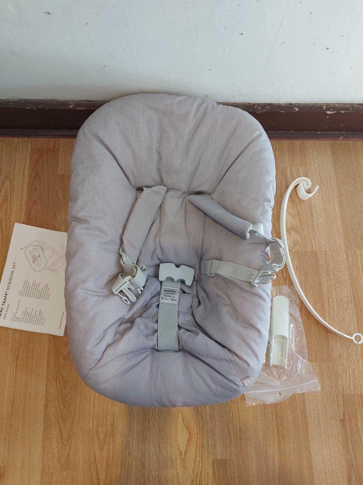 Stokke Tripp Trapp Newborn Set met speelgoedhanger, Enlèvement, Comme neuf, Avec ceinture(s)