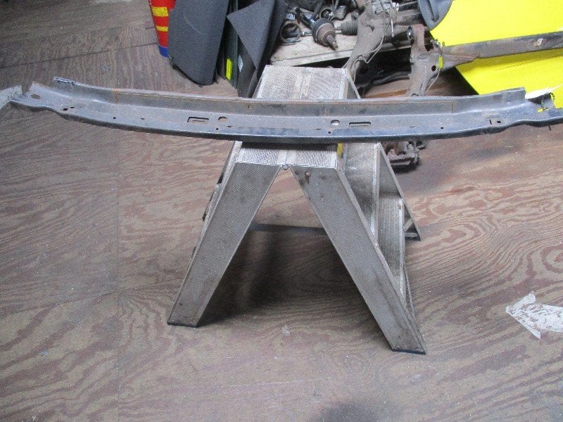 BUMPERBALK VOOR Opel Corsa B (73 / 78 / 79), Gebruikt, Opel, Opel Automobile GmbH, Kontakt-opel@opel.com