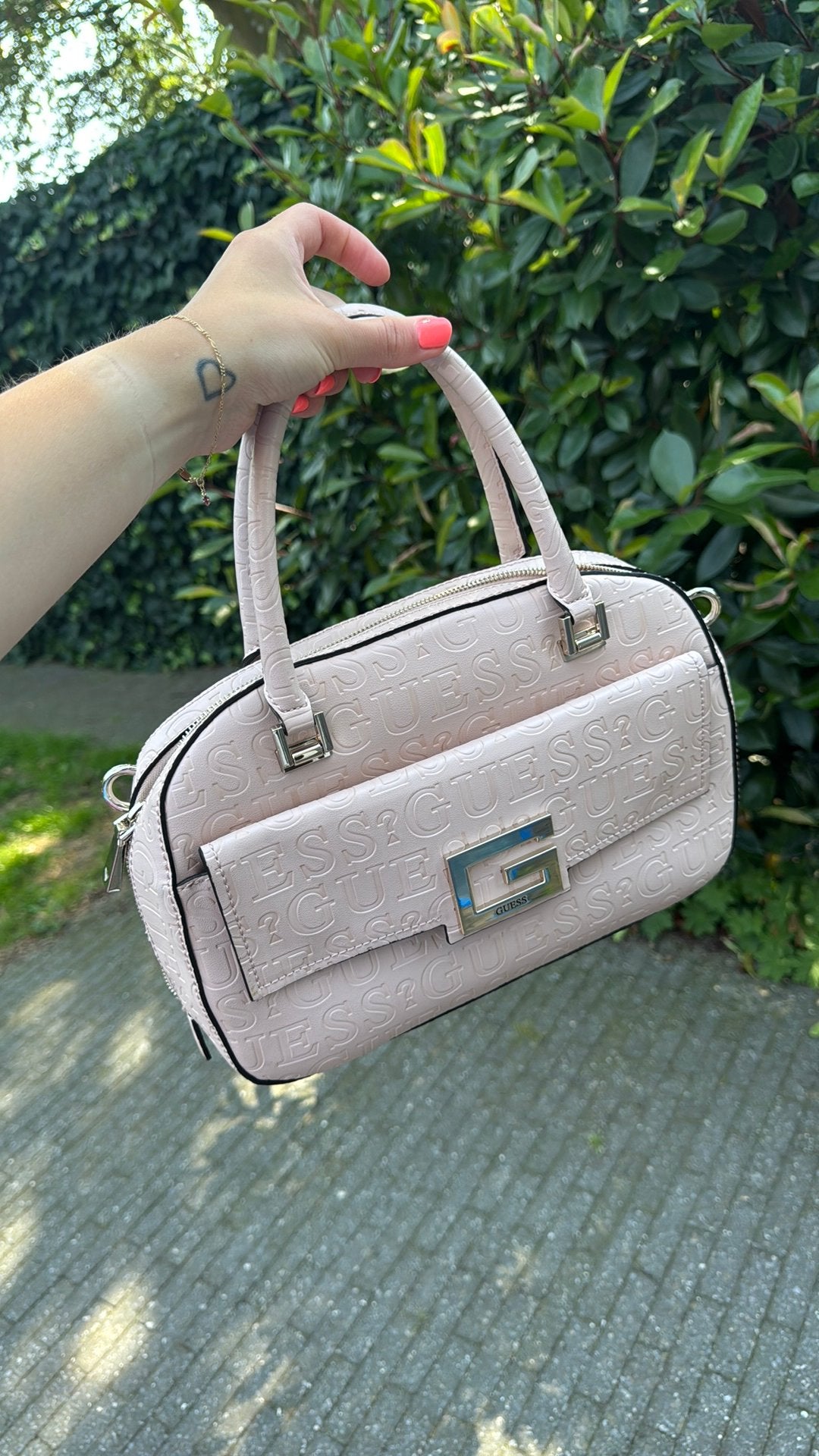 Guess handtas, Handtassen en Accessoires, Tassen | Damestassen, Ophalen of Verzenden, Zo goed als nieuw, Handtas
