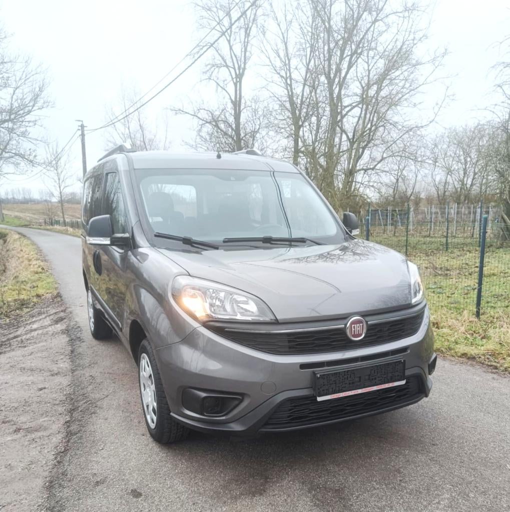 Fiat Doblo 1.4i 88kw 5pl / Airco, Auto's, 4 cilinders, 5 deurs, USB, 1368 cc