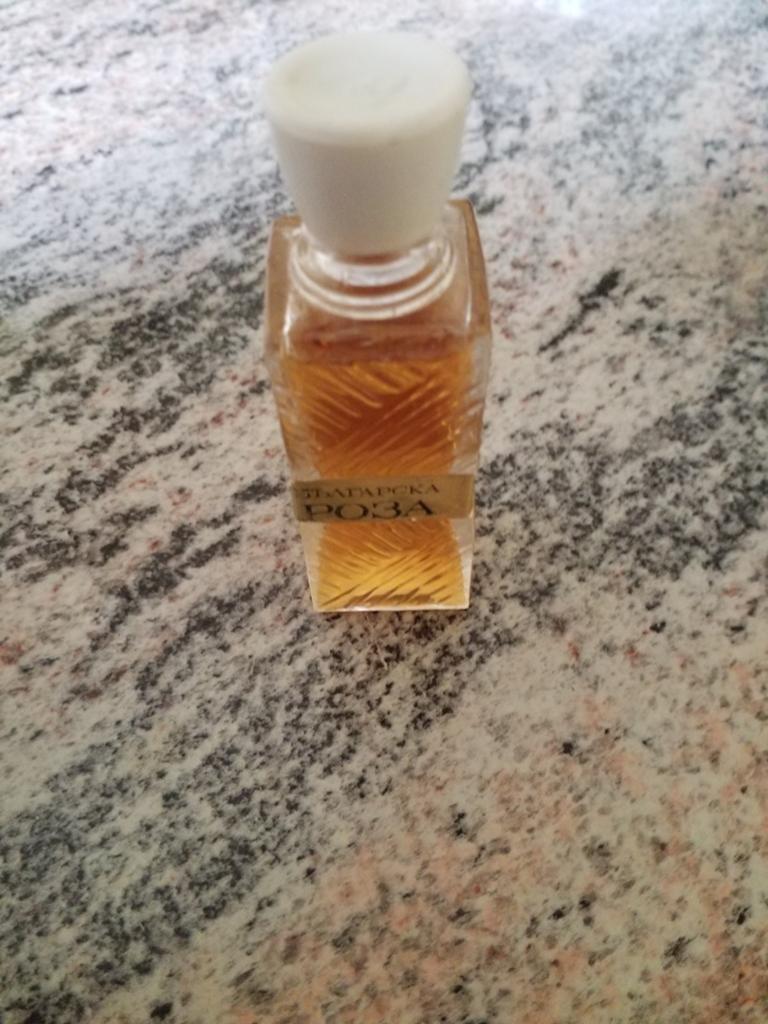 Essence de roses, Enlèvement ou Envoi, Plein
