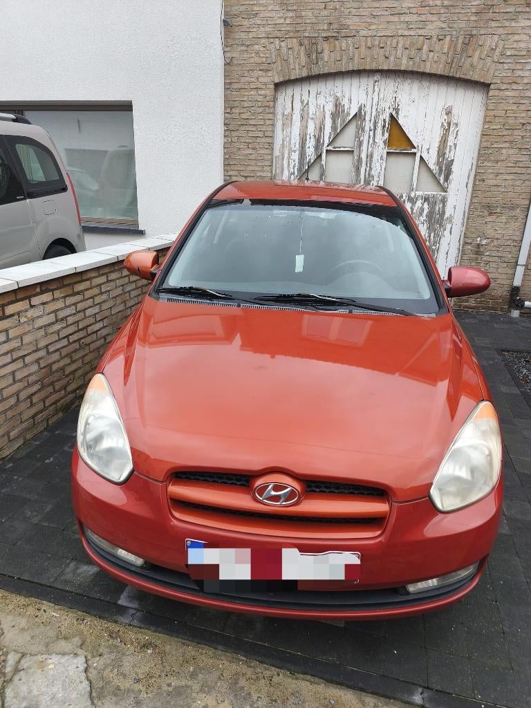 HYUNDAI ACCENT TE KOOP, Autos, Rouge, Noir, Particulier, Tissu