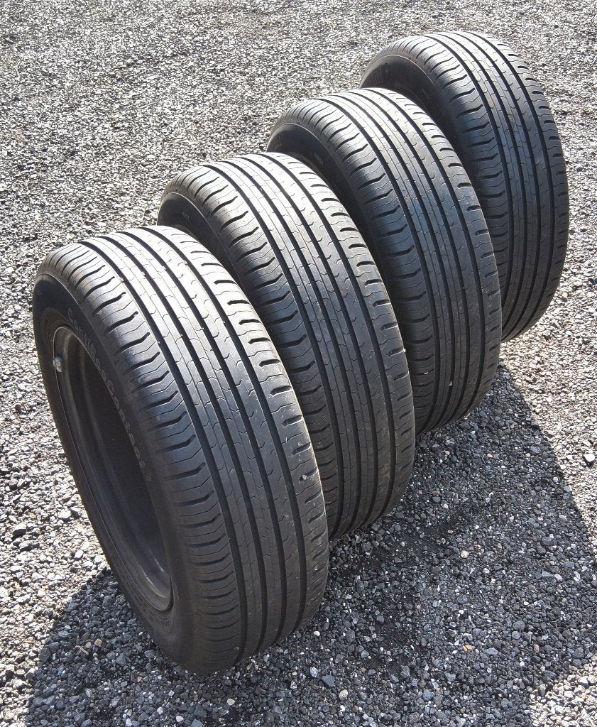 Très bons pneus été 205/60-16 sur jantes originales Ford, Autos : Pièces & Accessoires, Pneus et Jantes, 16 pouces, Pneus été