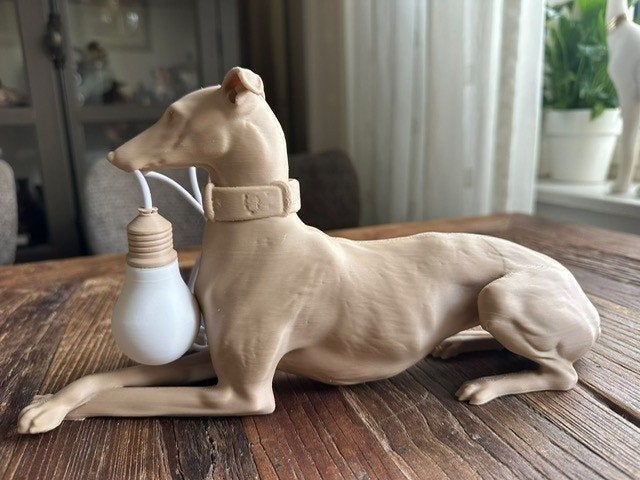 whippet windhond greyhound sculptuur usb lamp, Antiek en Kunst, Ophalen of Verzenden, Beige, Overige onderwerpen