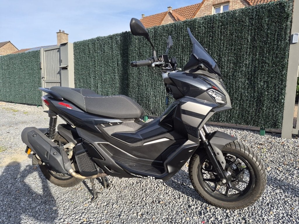 Aprilia SR-GT 125, Motoren, Scooter, Occasion, Bedrijf, 125 cc