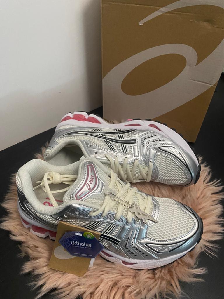 Asics 43.5, Vêtements | Hommes, Chaussures, Neuf, Enlèvement ou Envoi, Autres couleurs, Baskets