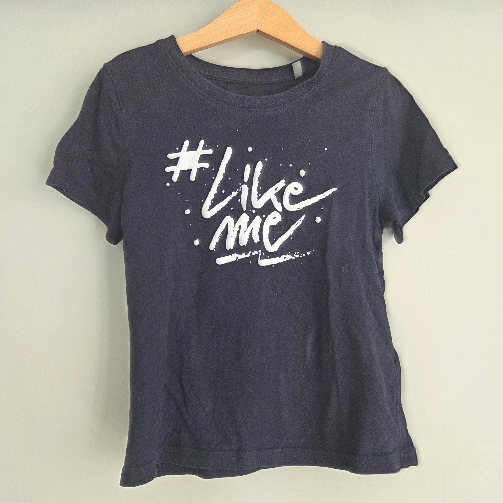 T- shirt - 6/8 jaar - Like Me, Enfants & Bébés, Vêtements enfant | Taille 116, Enlèvement ou Envoi, Comme neuf, Garçon ou Fille