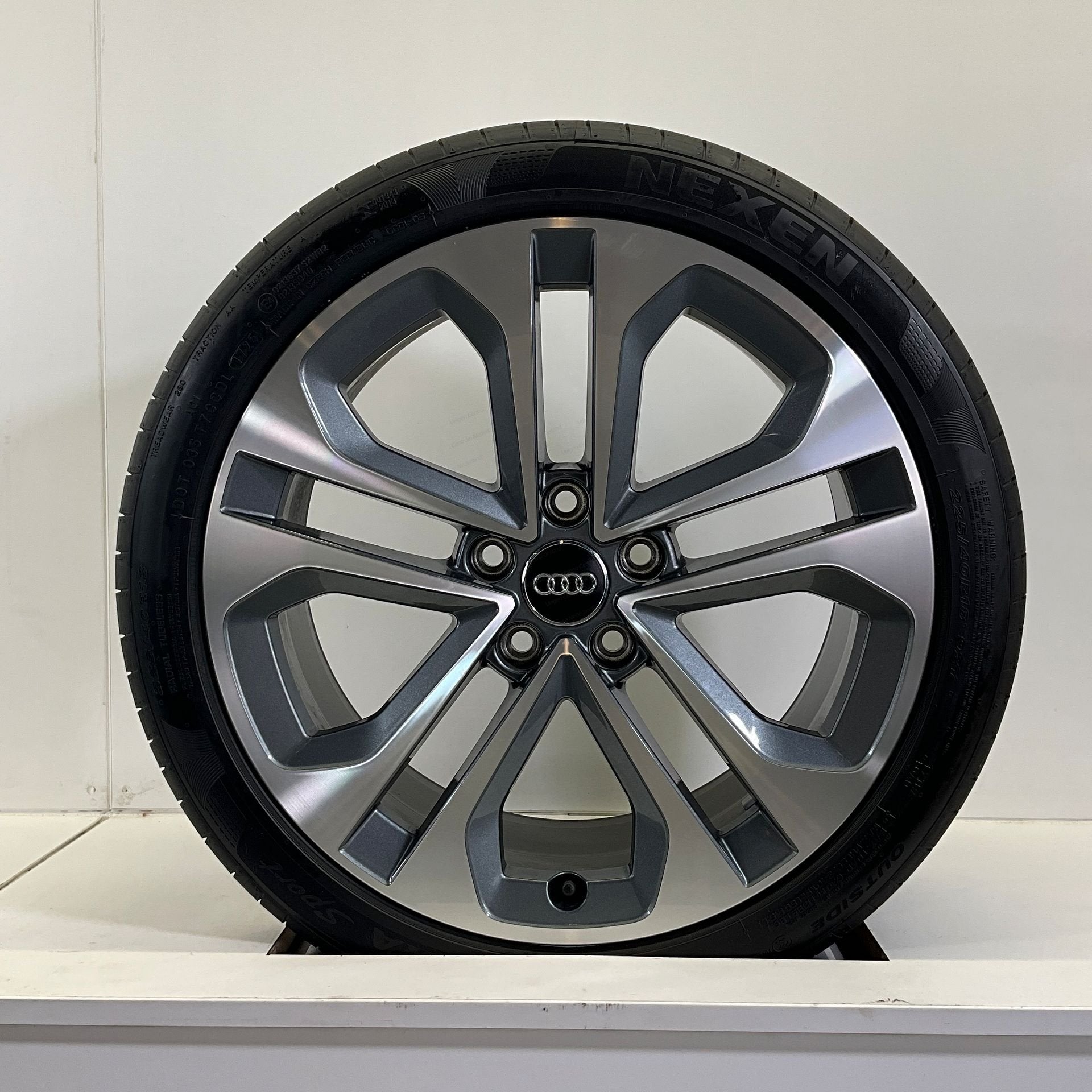 NIEUW AUDI A3 SET VElGEN + ZOMERBANDEN 18 INCH, 18 inch, -, -, Banden en Velgen