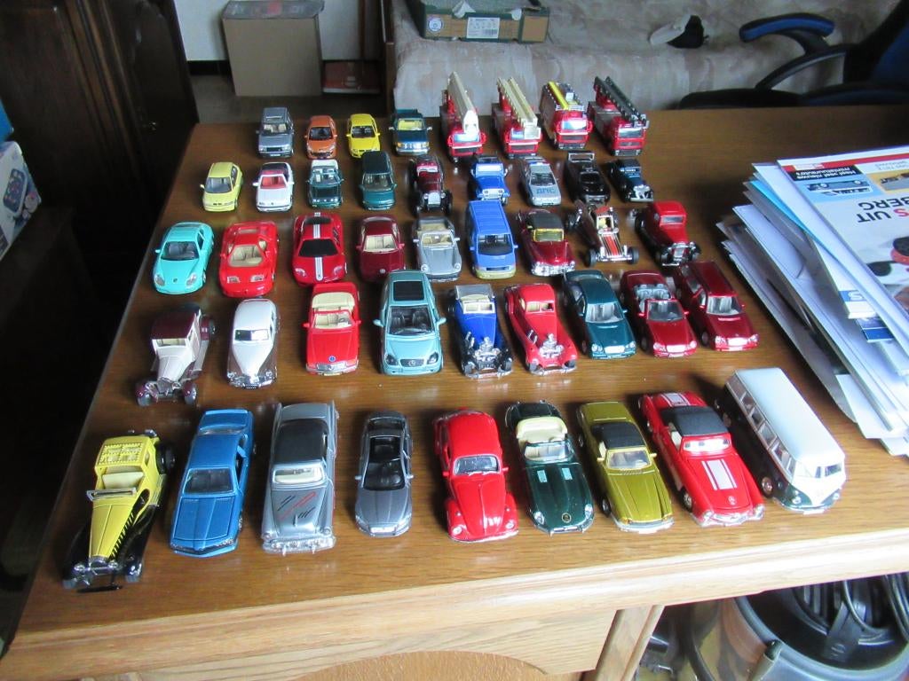 Lot de 44 voitures miniatures pour 2 euros chacune, Hobby & Loisirs créatifs, Voitures miniatures | 1:43, Comme neuf, Voiture
