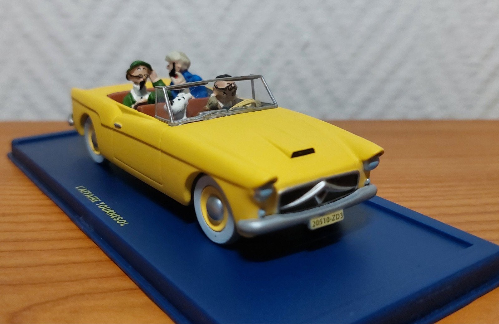 Voiture TINTIN Atlas 1/43 « La voiture borsurique des années, Collections, Enlèvement ou Envoi, Tintin, Comme neuf, Statue ou Figurine