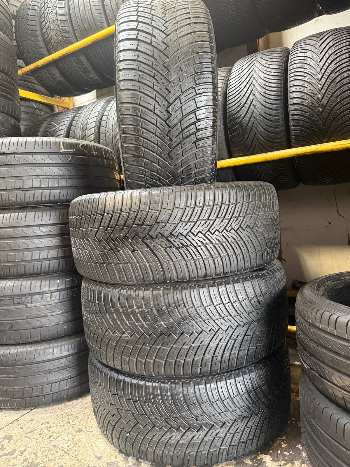 255/40/20 Pirelli avec montage et équilibrage, Autos : Pièces & Accessoires, Commande, Enlèvement