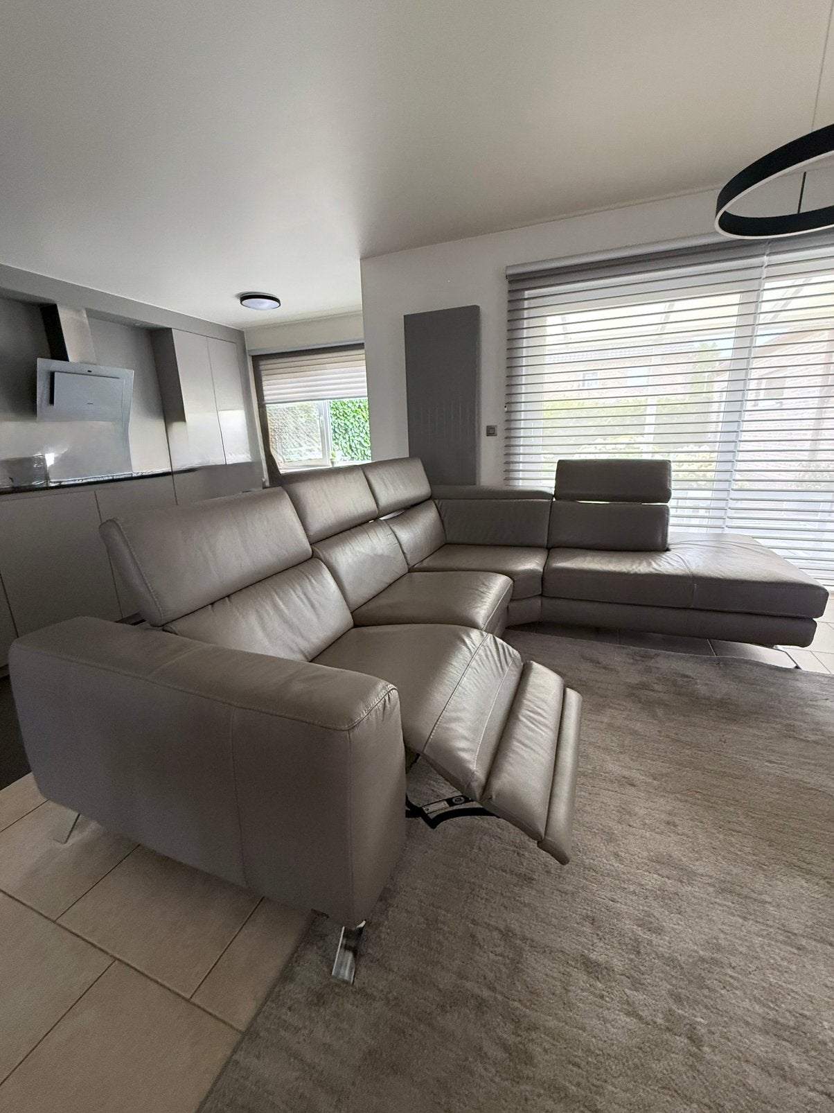 Natuzzi lederen hoeksalon beige/grijs, Huis en Inrichting, Ophalen, Zo goed als nieuw
