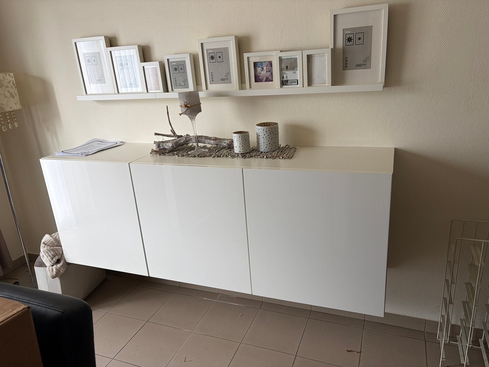 Groot wit zwevend opbergmeubel – vermoedelijk IKEA BESTÅ, Ophalen