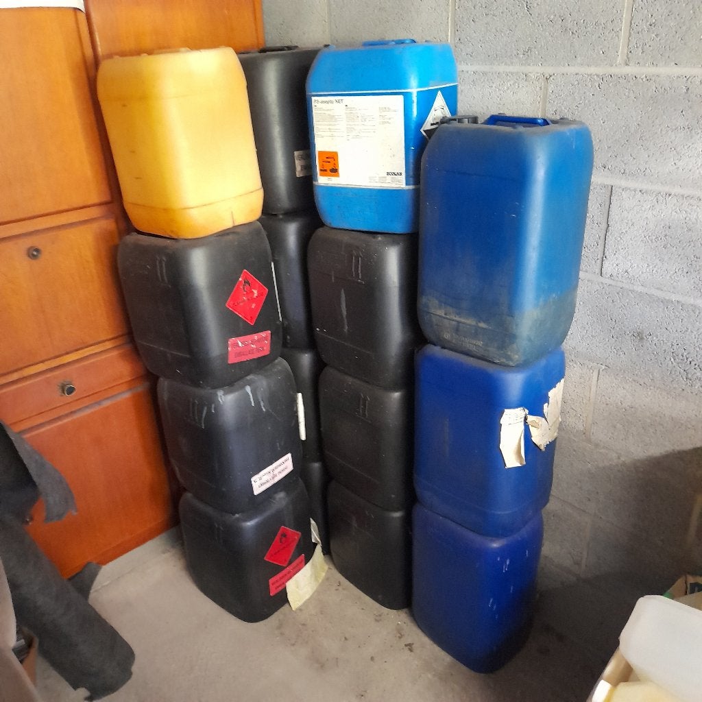 LOT DE 15 BIDONS CARBURANT 25 LITRES, Enlèvement, Utilisé
