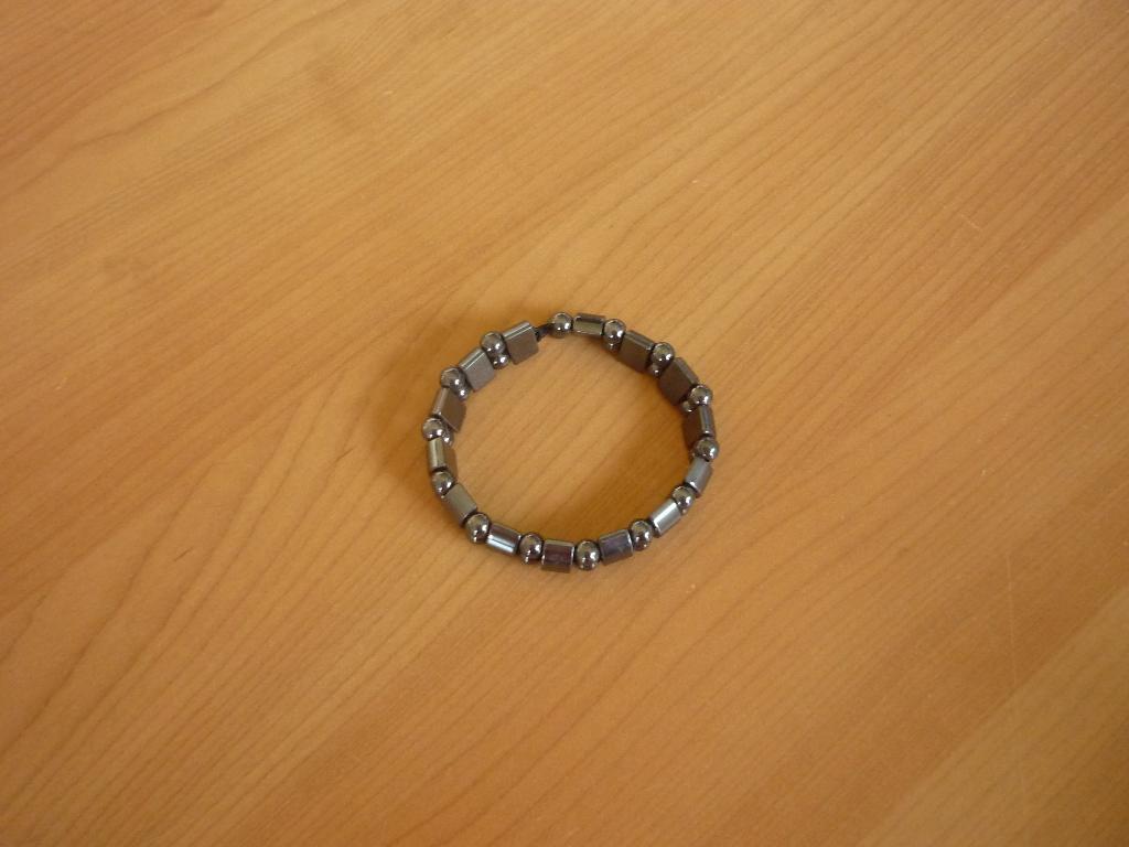 Donkergrijze gunmetal hematiet kralen armband, Handtassen en Accessoires, Armbanden, Ophalen of Verzenden, Elastiek