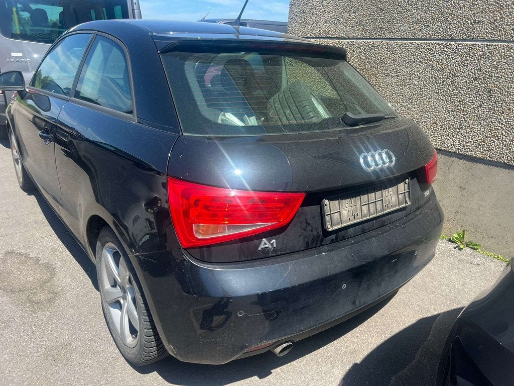 Audi A1 1.6 TDI 105CV / 3 Portes / Airco / Radar de Recul /, Auto's, Voorwielaandrijving, 4 cilinders, Zwart, Bedrijf