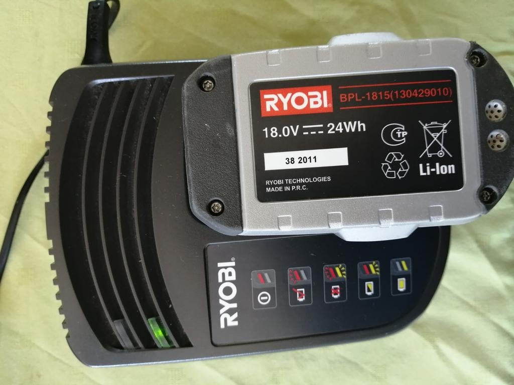 RYOBI, lader + batterij, Jardin & Terrasse, Coupe-bordures, Enlèvement