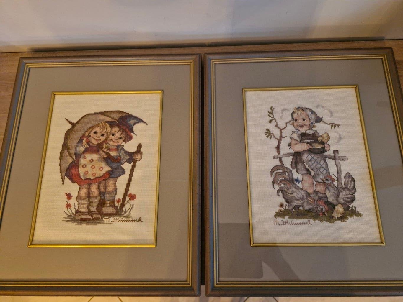 2x M.J.Hummel kruisteek in kader met glas , 37x44 cm, Collections, Rétro, Maison et Meubles, Enlèvement ou Envoi