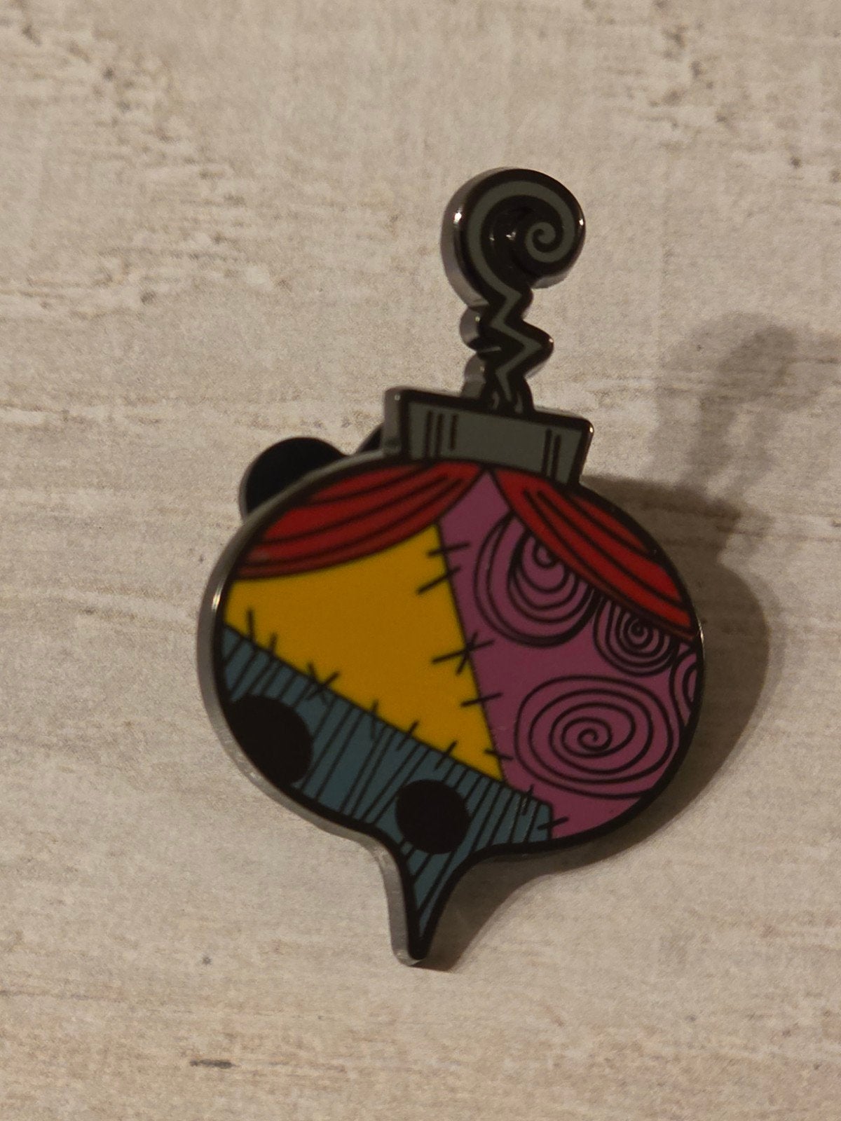 Sally Christmas Ornament Loungefly Pin NBC, Ophalen of Verzenden, Overige figuren, Zo goed als nieuw, Overige typen