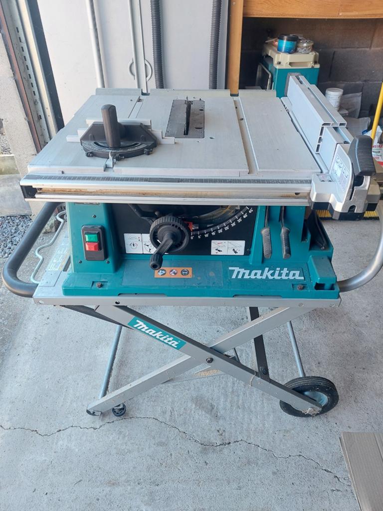 Makita zaagtafel 2704 met onderstel + extra zaagblad, Doe-het-zelf en Bouw, Gereedschap | Zaagmachines, Ophalen