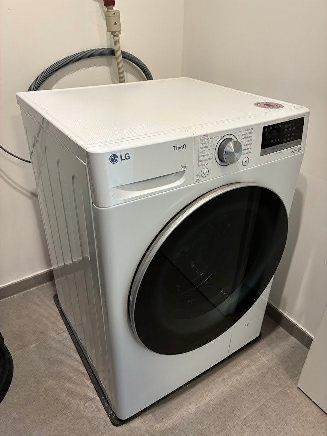 Machine à laver intelligente LG 8 kg - seulement 1,5 an, Electroménager, 1200 à 1600 tours, 6 à 8 kg, Programme lavage à la main