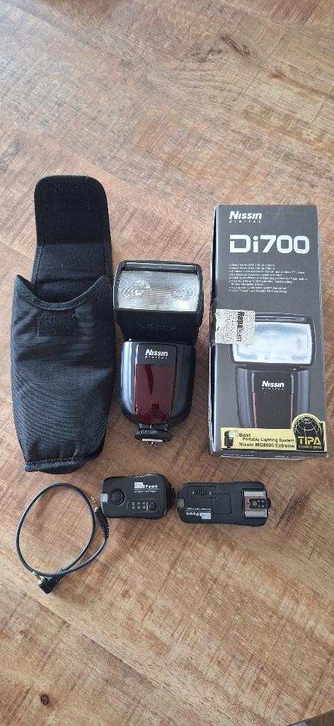 Nissin DI 700 met toebehoren voor Canon, Audio, Tv en Foto, Foto | Flitsers, Ophalen of Verzenden, Zo goed als nieuw, Canon, Kantelbaar