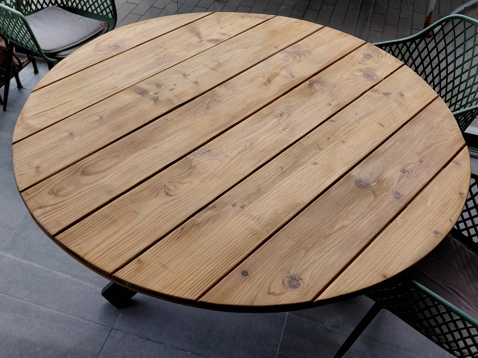 Ronde tuintafel 1.40m - Altijd overdekt gestaan., Tuin en Terras, Ophalen
