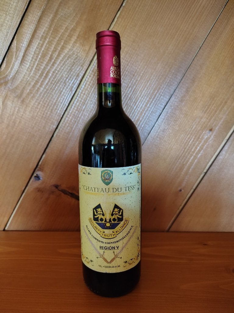Troupes d'élite. - Rare bouteille cadeau de l'OTAN., Collections, Enlèvement ou Envoi, Comme neuf, Vin rouge, France