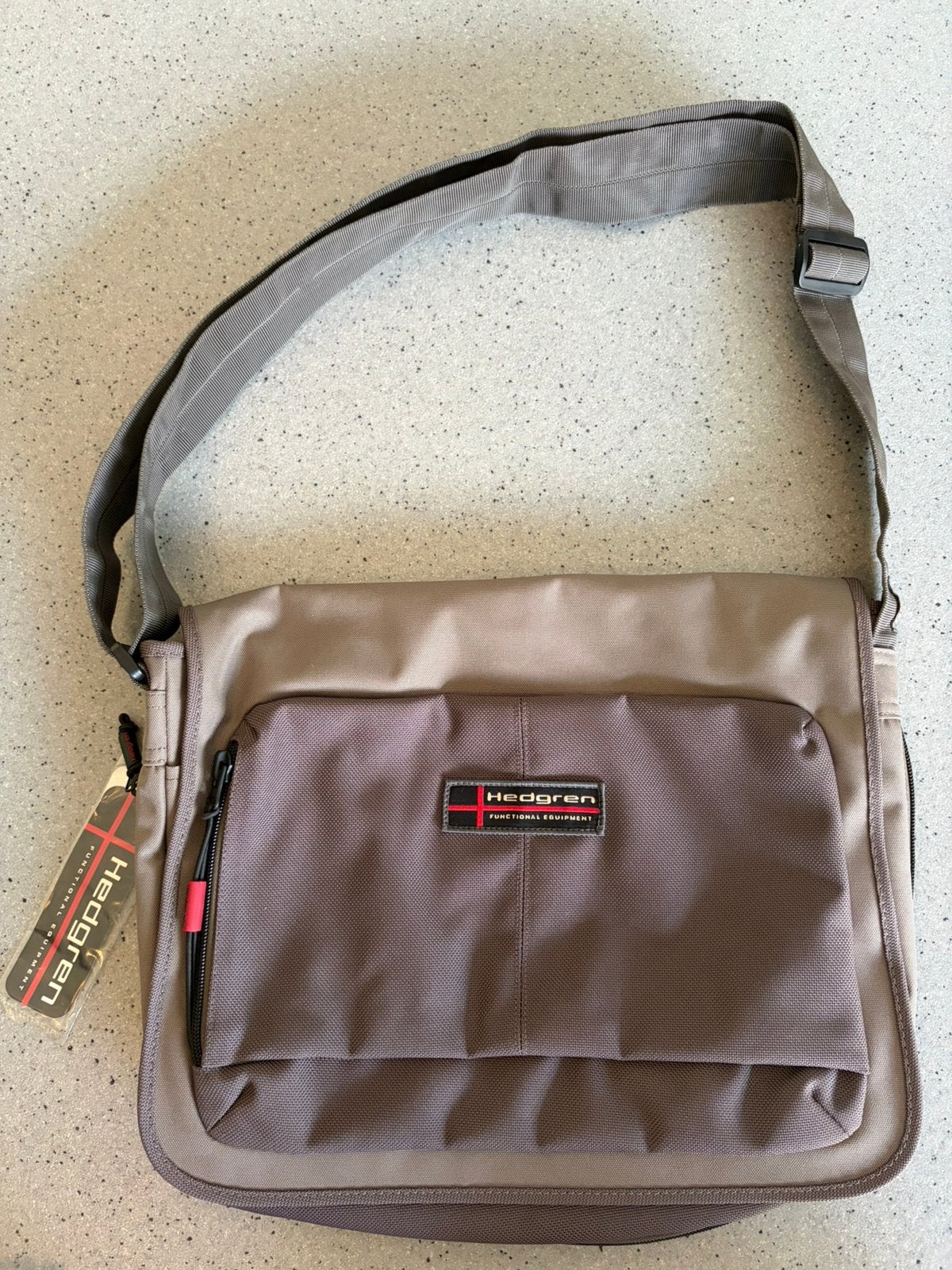 Hedgren laptop schoudertas (kleur smog) nieuw, Informatique & Logiciels, Sacoches d'ordinateur portable, Neuf, Autres marques