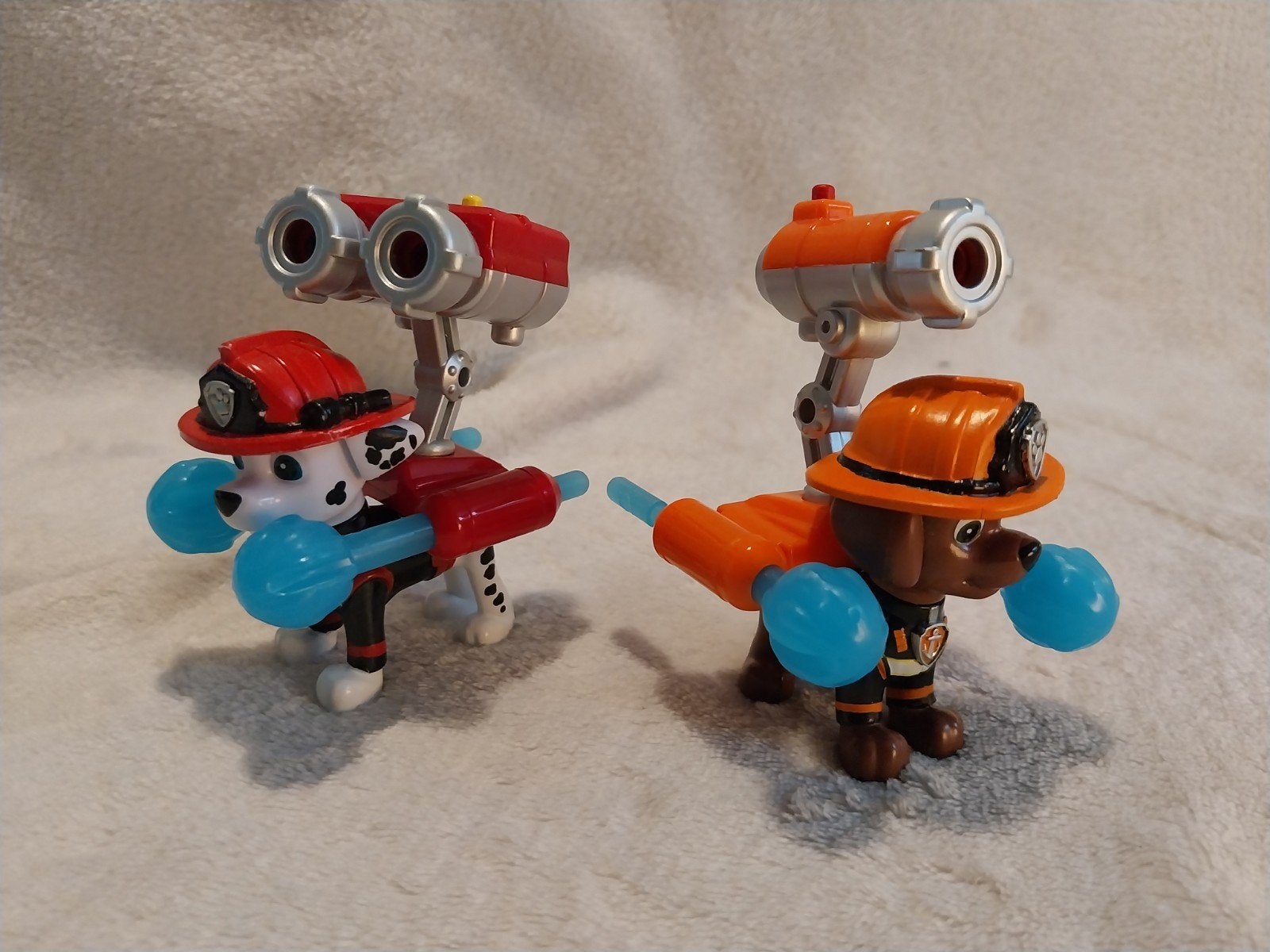 2 figurines PAW PATROL, Enlèvement