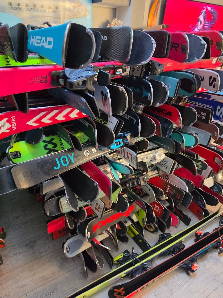 Grootste voorraad skis en Skischoenen 5 STER VERKOPER, Sport en Fitness, Ophalen of Verzenden, Zo goed als nieuw, Carve, Atomic