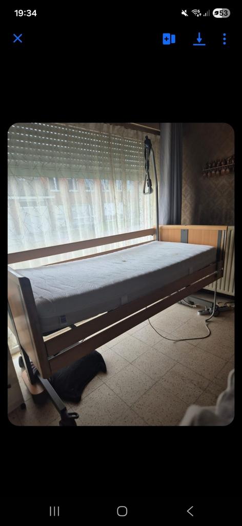Ziekenhuis bed hoog en laag in stap, Huis en Inrichting, Slaapkamer | Bedden, Ophalen
