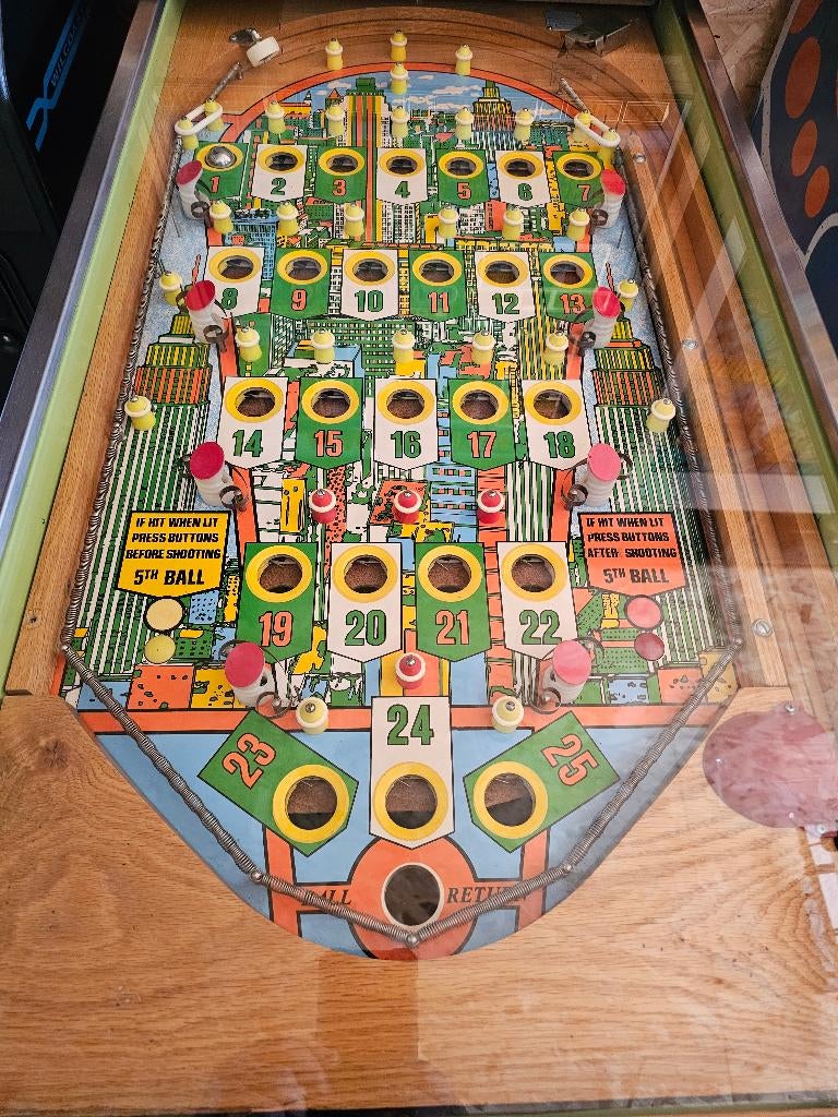 Bingo Manhattan, Antiquités & Art, Enlèvement