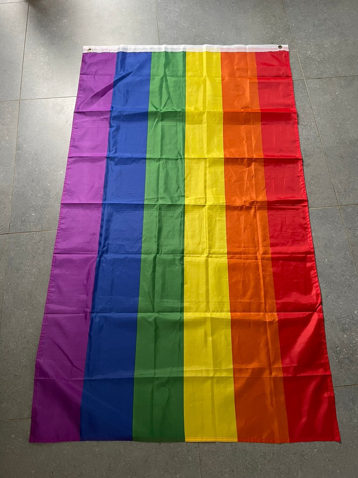 Regenboog vlag, Diversen, Ophalen, Zo goed als nieuw