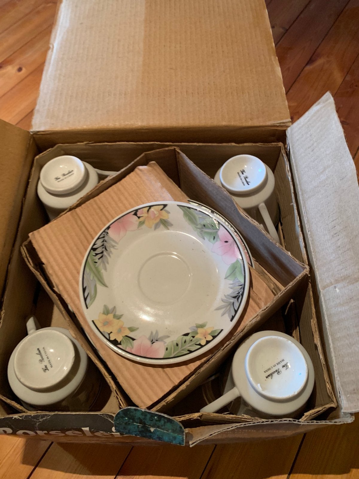vintageserviesset voor 4 personen van het merk Vitromaster, Ophalen