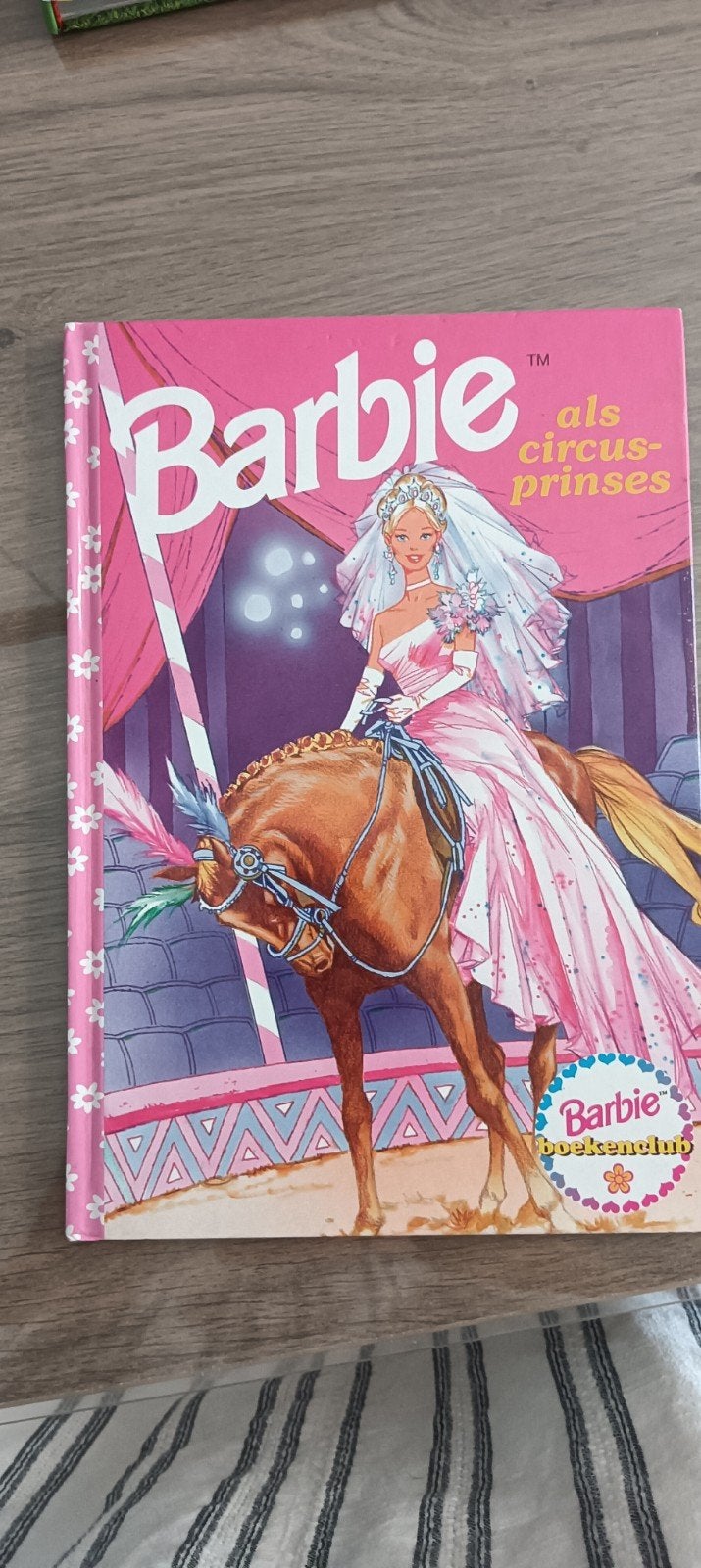 Barbie als circusprinses, Boeken, Ophalen