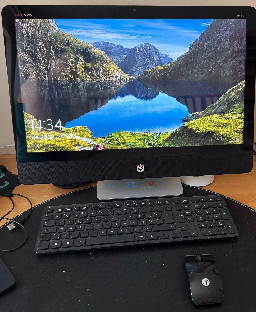 Ordinateur de bureau tout-en-un HP Envy 23 TouchSmart, 8 GB, Enlèvement, 1 TB, Intel Core i5