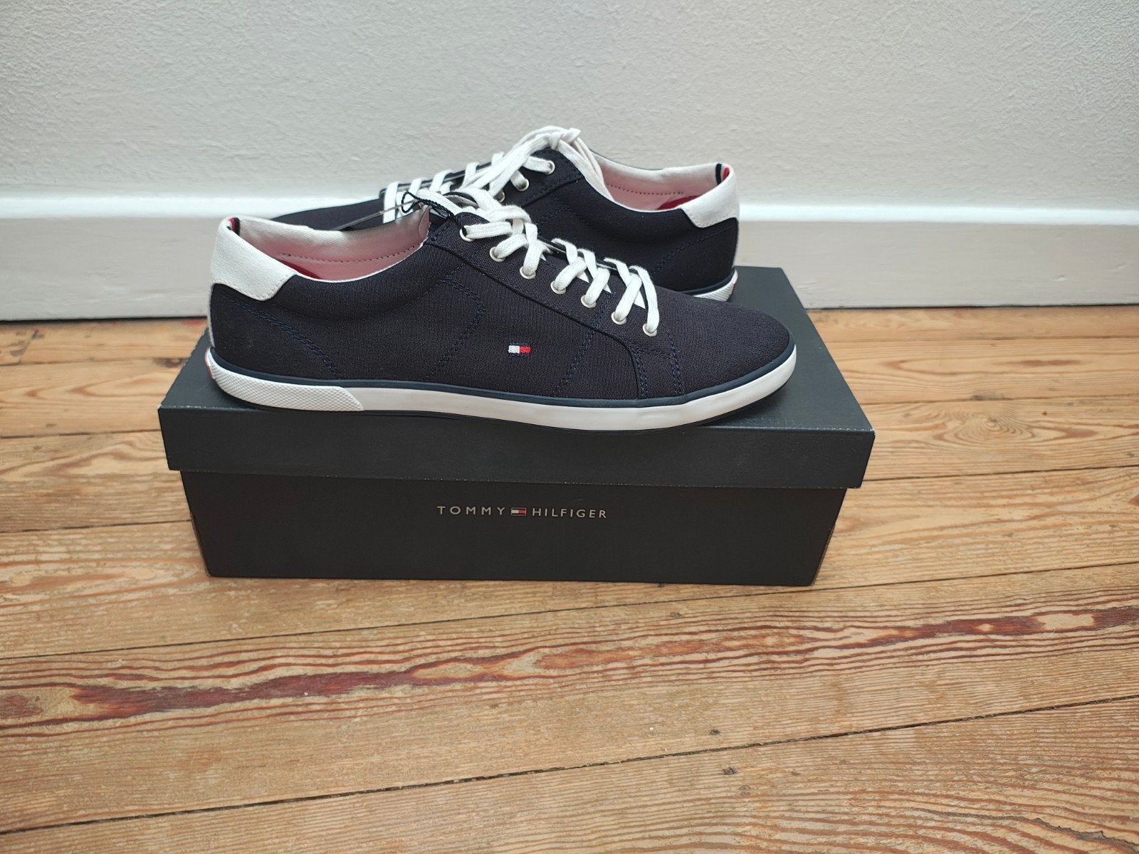 Nieuwe schoenen Tommy Hilfiger sneakers laag -blauw  (43), Kleding | Heren, Schoenen, Blauw, Nieuw, Ophalen of Verzenden, Tommy hilfiger