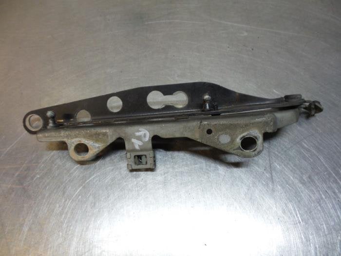 Charnière capot d'un Volvo V70, -, 3 mois de garantie, -, -