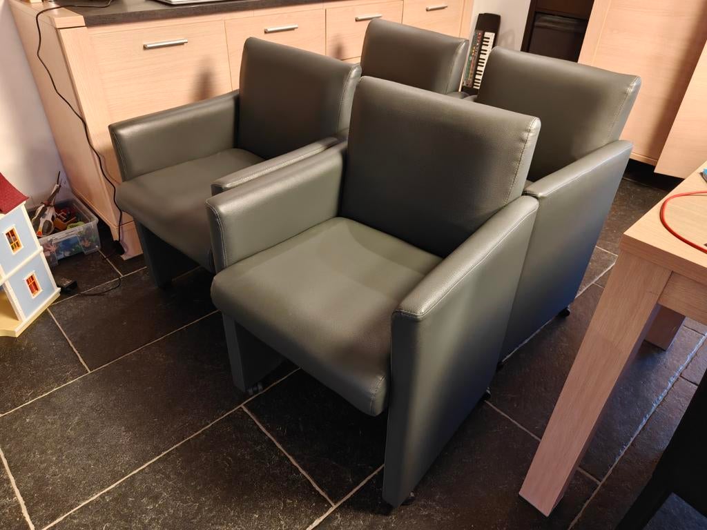 4 zeteltjes / stoelen, Enlèvement