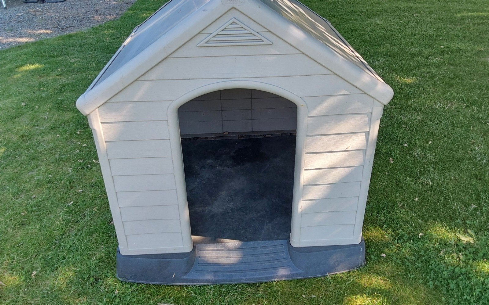 HONDENHOK KETER PVC, Animaux & Accessoires, Maisons pour chiens, Enlèvement, Niche à chien