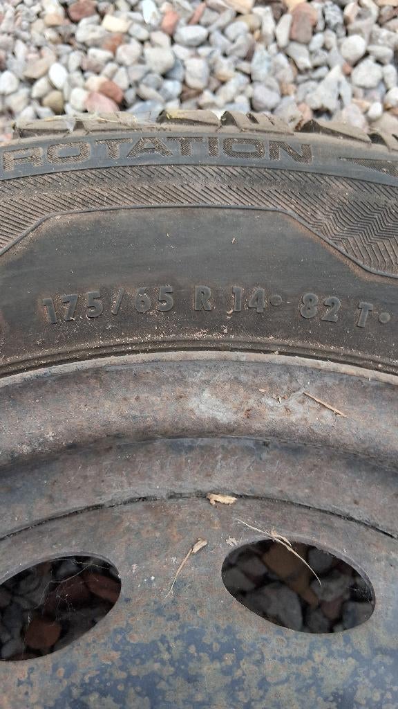 Jantes ford  pneus hiver 175/65 R14, Autos : Pièces & Accessoires, 14 pouces, Pneus hiver, 175 mm, Pneu(s)