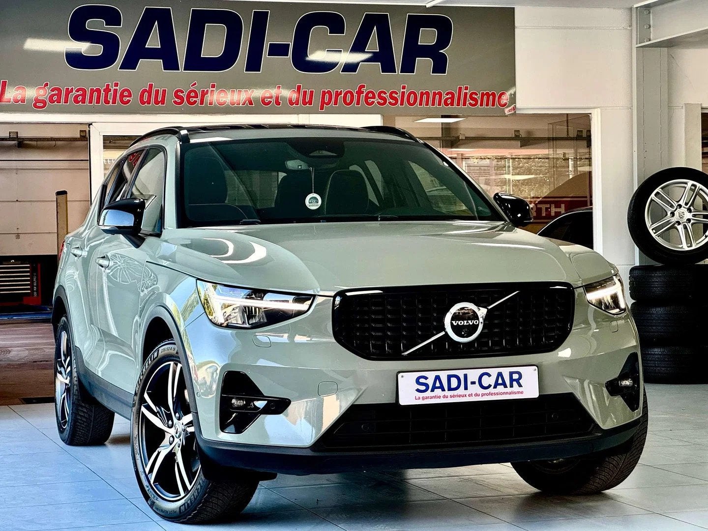 Volvo XC40 2.0 B3 MHEV ULTIMATE DESIGN PLUS DARK (bj 2023), Auto's, Automaat, Adaptive Cruise Control, Gebruikt, 1969 cc