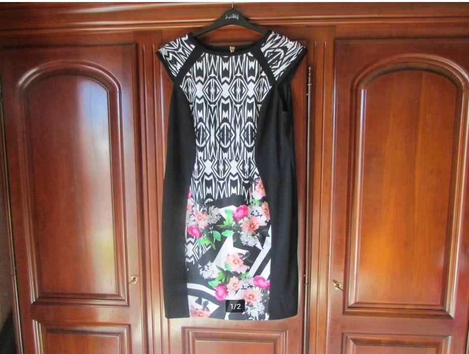 jurk nr 13 zwart met bloem 50 euro., Kleding | Dames, Ophalen, Zo goed als nieuw, Zwart