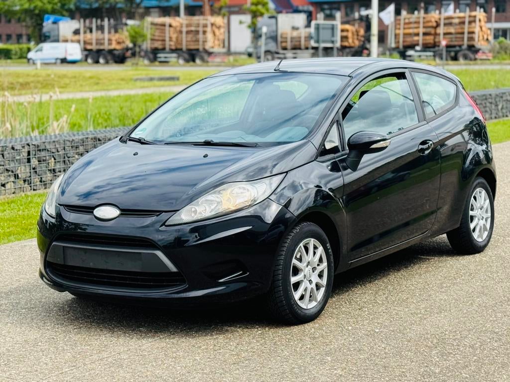 Ford Fiesta 1.3i Benzine Gekeurd Voor Verkoop 2009 Airco, Stof, 4 cilinders, Zwart, Particulier