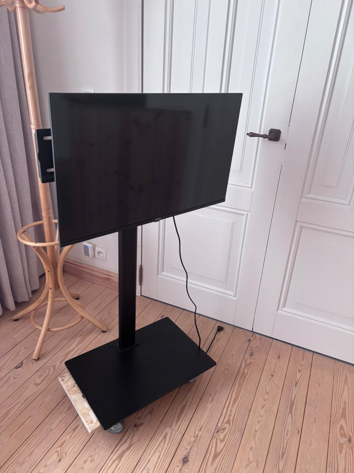 Tv 72/42 op standaard, Audio, Tv en Foto, Ophalen, Zo goed als nieuw