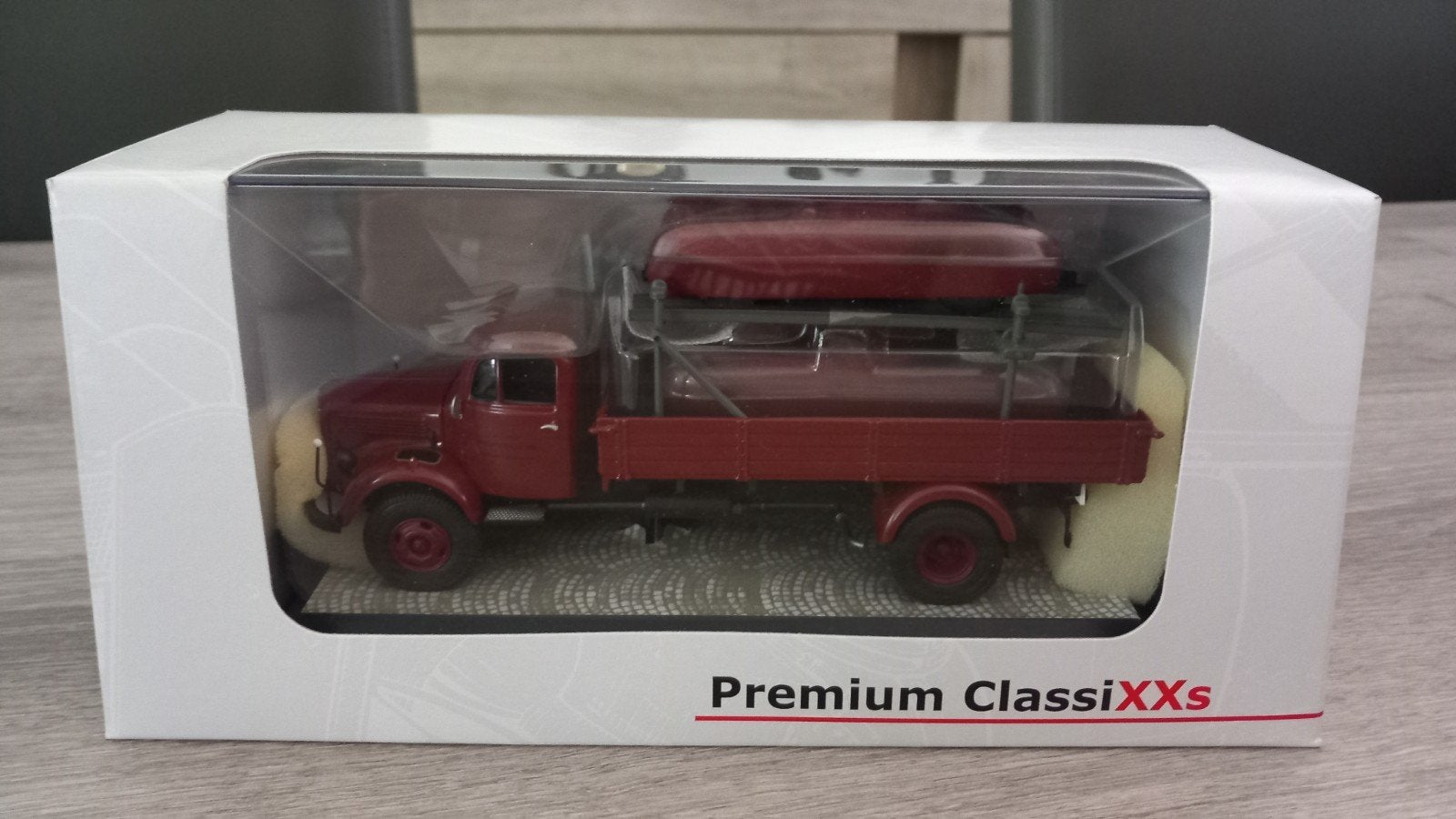 Premium ClassiXXs 1:43 Mercedes L3500 Porsche transporter, Ophalen, Auto