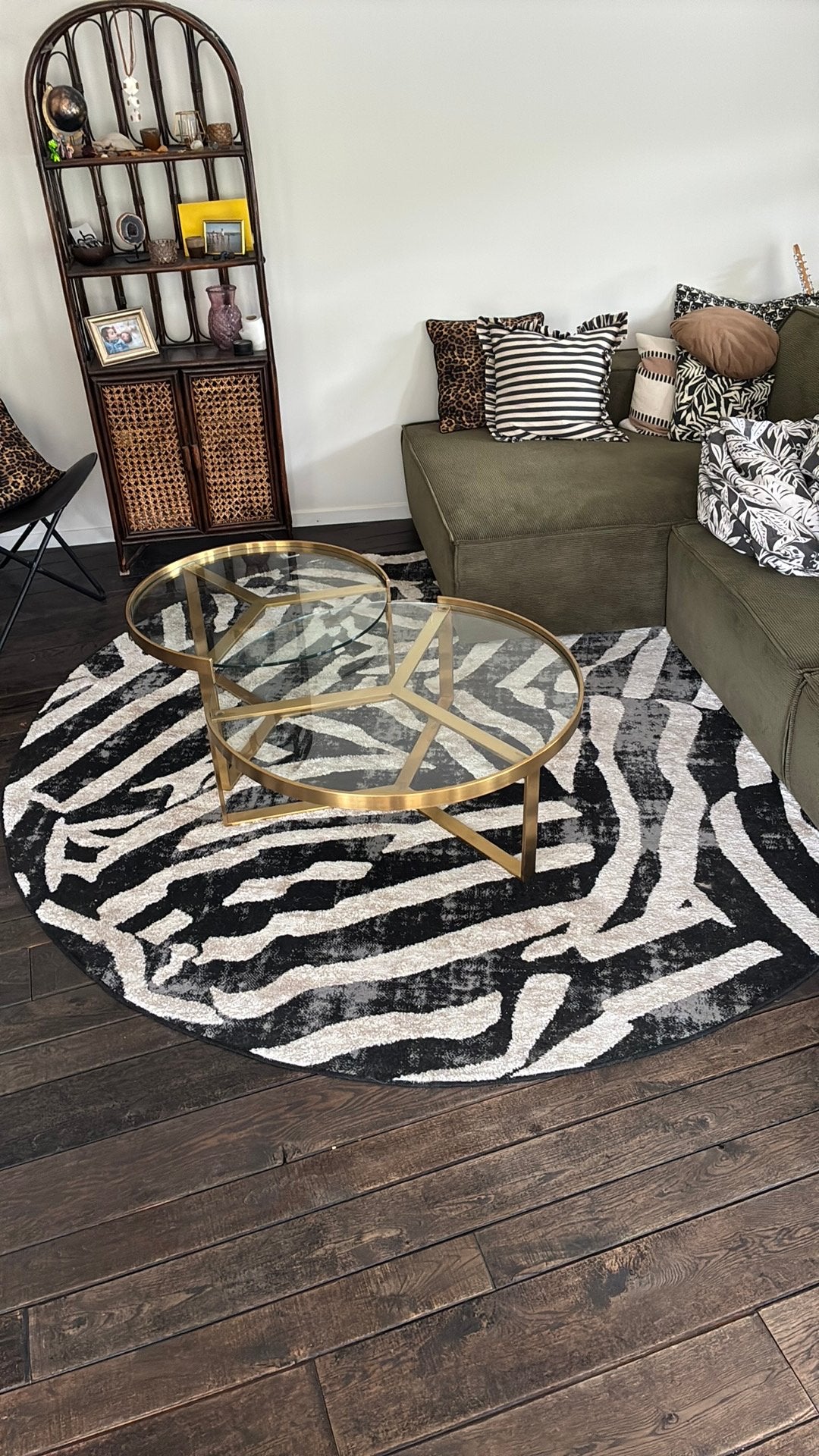 Zwart beige wit rond zebra tapijt, Huis en Inrichting, Ophalen, Zo goed als nieuw, Wit, Rond